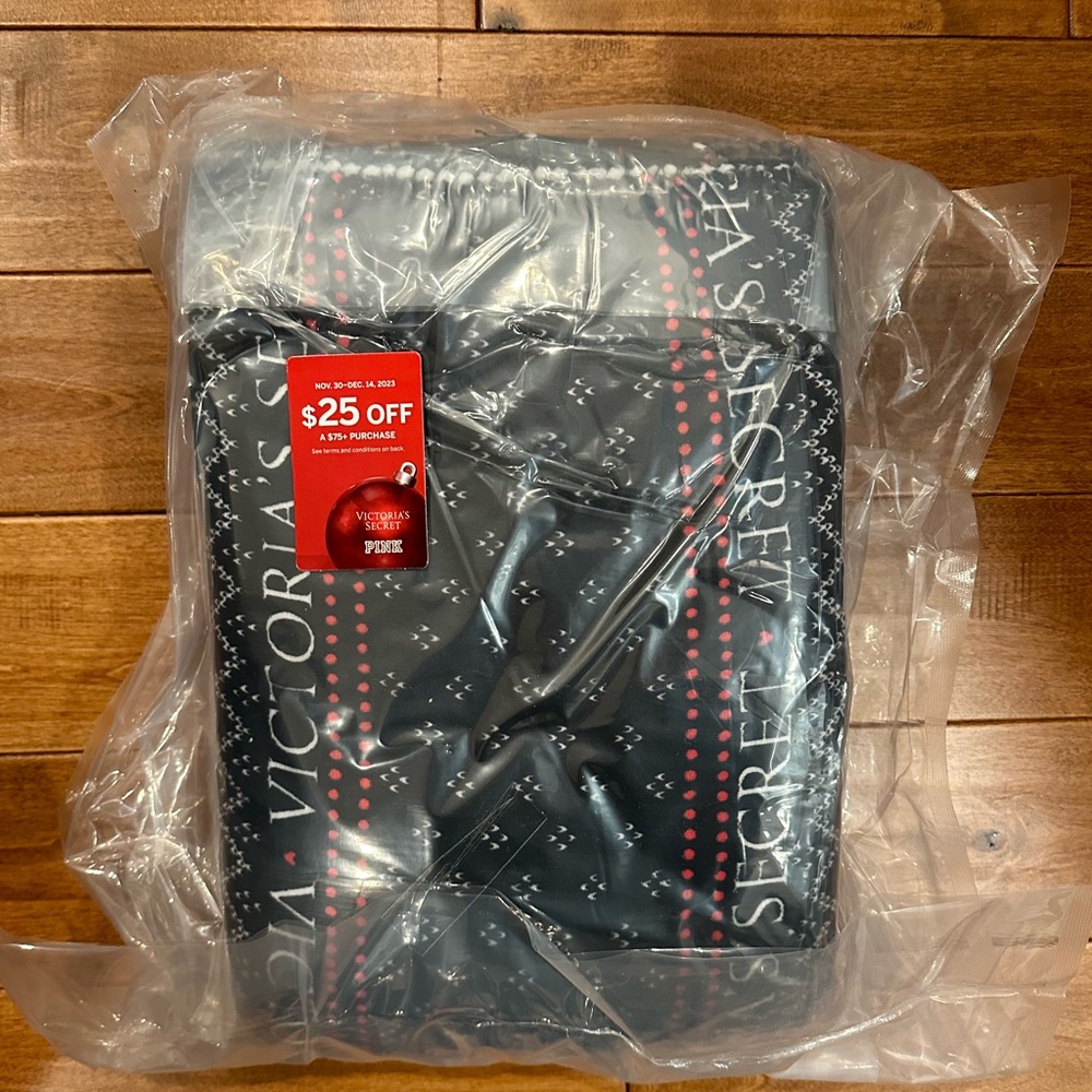 Victoria’s Secret Throw Blanket + Coupon